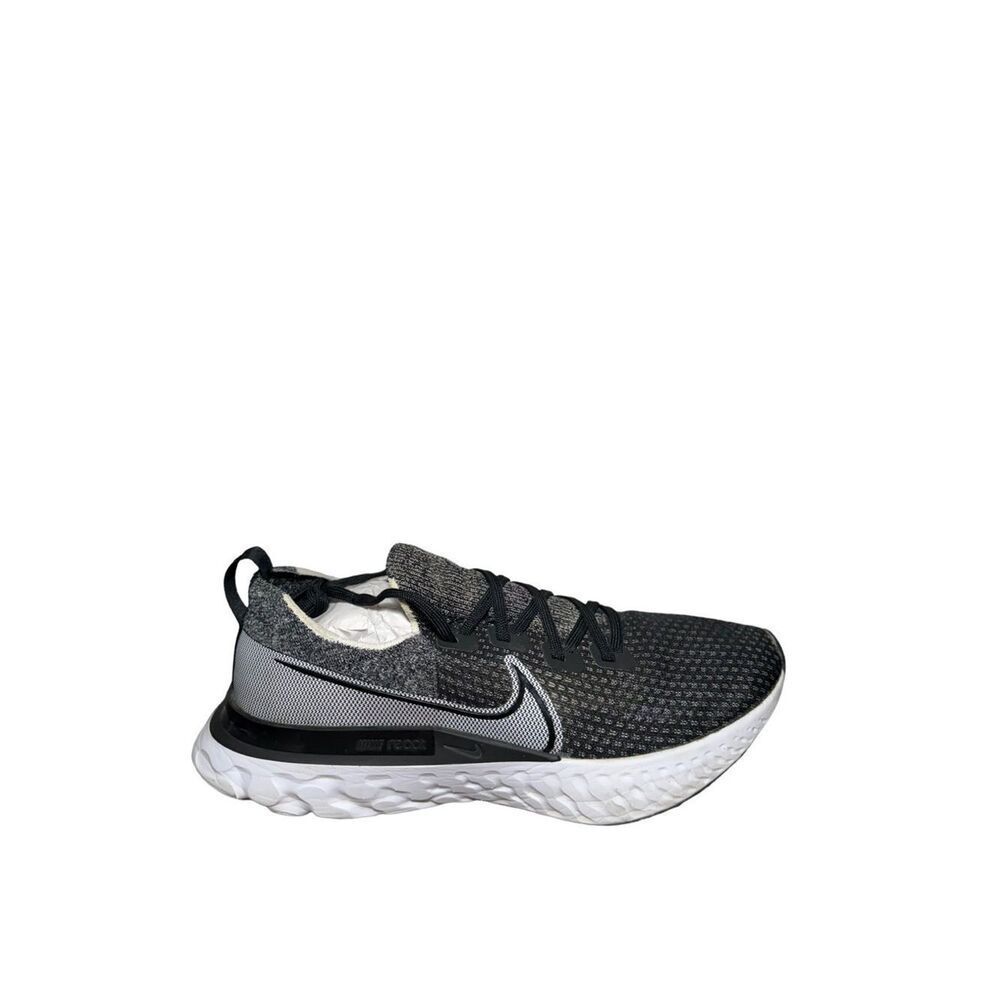Nike Black & White Flyknit Running Shoe size 10.5